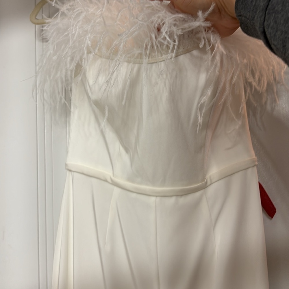 Mac Duggal white jumpsuit with feathers - Picture 6 of 10